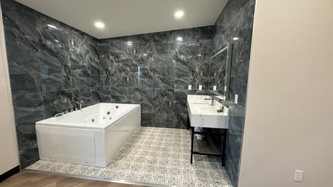 King Bed, Jetted Tub | Desk, laptop workspace, blackout drapes, iron/ironing board