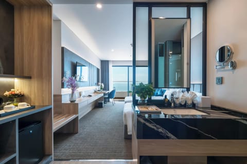 Deluxe Room, 2 Twin Beds, Ocean View (Ocean) | Premium bedding, minibar, in-room safe, desk