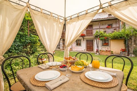 Family House, 4 Bedrooms, Balcony (Rustic House Luin) | Outdoor dining