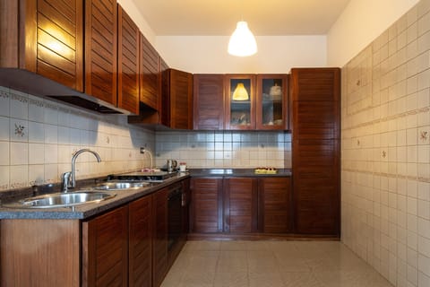 Apartment, Garden View | Private kitchen | Electric kettle
