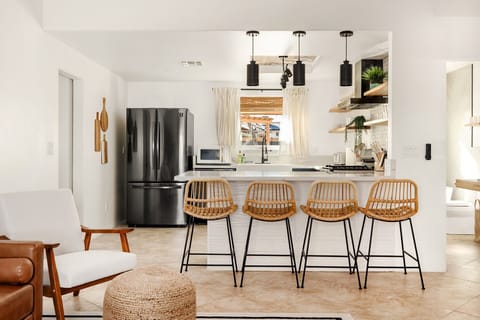 House, 3 Bedrooms | Private kitchen | Fridge, oven, coffee/tea maker