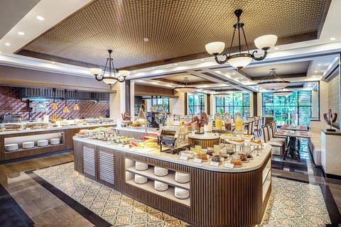 Daily buffet breakfast for a fee