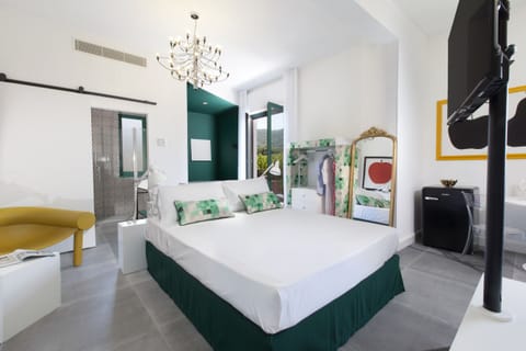 1 bedroom, bed sheets