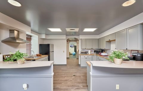 Coffee/tea maker, highchair