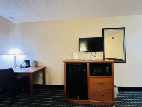 Classic Room, 1 King Bed | In-room safe, free WiFi, bed sheets, alarm clocks