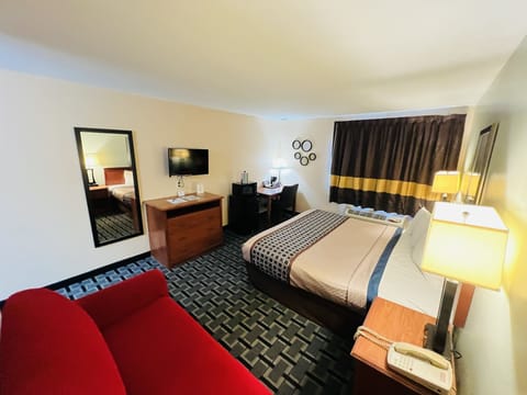Classic Room, 1 King Bed | In-room safe, free WiFi, bed sheets, alarm clocks