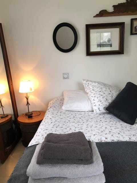 Design Room, River View | Free WiFi