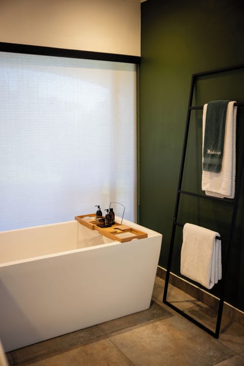 Separate tub and shower, hair dryer, soap, shampoo