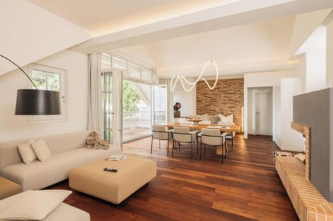 Luxury Villa, Balcony, Lake View | Living area | 32-inch flat-screen TV with cable channels