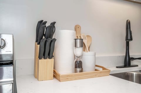 House, Multiple Beds, Balcony (Historic Ludlow Suites) | Private kitchen | Stovetop, coffee/tea maker, paper towels