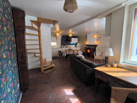 Family Apartment, Courtyard View | Living area