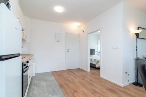 Luxury Apartment, Balcony, Sea View | Private kitchen | Fridge, microwave, oven, stovetop