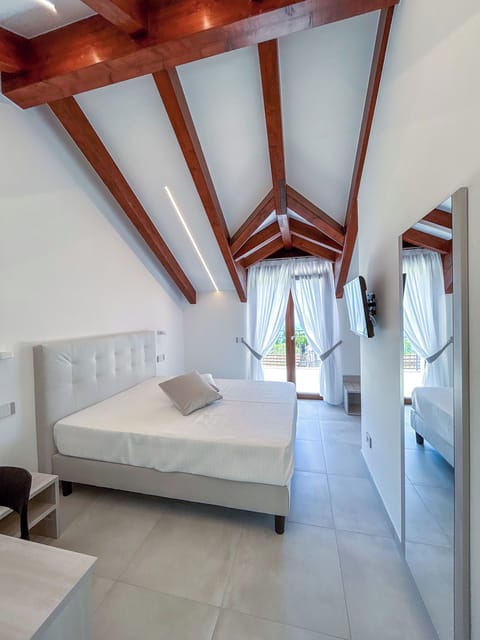 Superior Double Room, Balcony, Sea View | Hypo-allergenic bedding, individually decorated, individually furnished