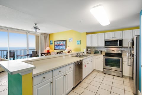 Condo, 1 King Bed with Sofa bed (Majestic Beach Towers 1-2013) | Private kitchen | Oven, toaster