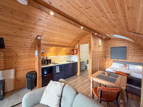 Cabin, Ensuite, Lake View | Shared kitchen