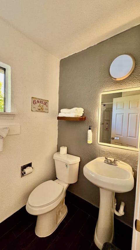 Standard Single Room, 1 Queen Bed, Refrigerator & Microwave | Individually decorated, individually furnished, bed sheets