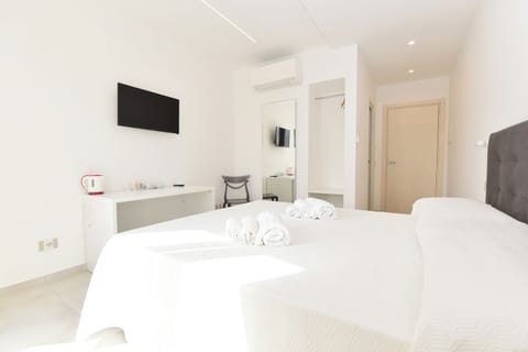 Superior Double Room, 1 Bedroom, Balcony, Hill View | Premium bedding, memory foam beds, individually furnished, desk