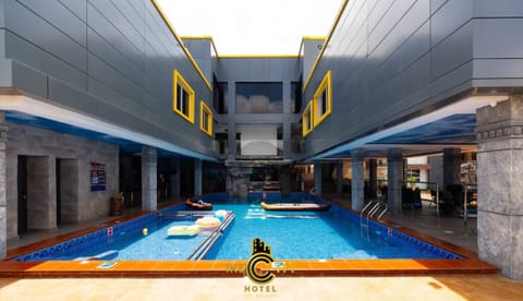 2 outdoor pools
