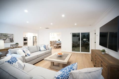 House, Multiple Beds, Pool Access, Pool View (Destination #47) | Living area
