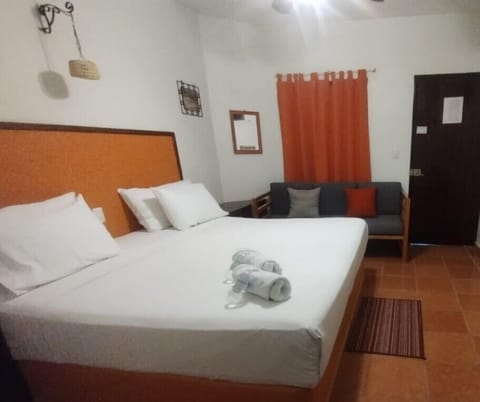 Superior Room, 1 King Bed, Private Bathroom | Desk, laptop workspace, WiFi (free)