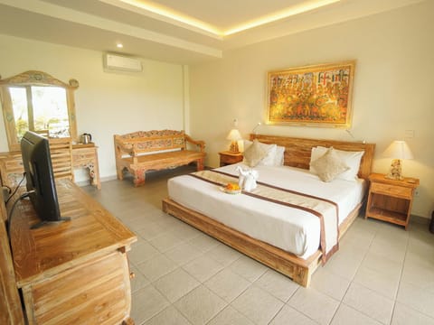 Deluxe Room | Premium bedding, minibar, desk, soundproofing