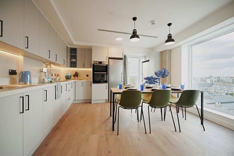 Apartment, 3 Bedrooms | In-room dining