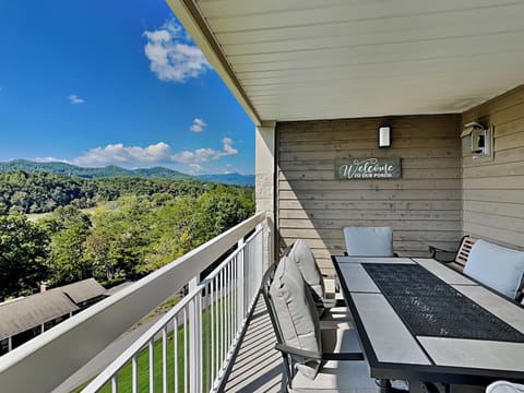 Condo (3 Bedrooms) | Property amenity