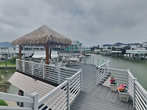 House (4 Bedrooms) | Property grounds