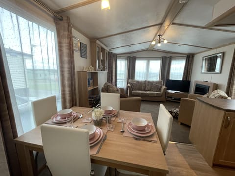 Cabin | Dining