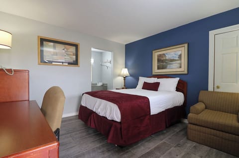 Combined shower/tub, towels, soap, shampoo