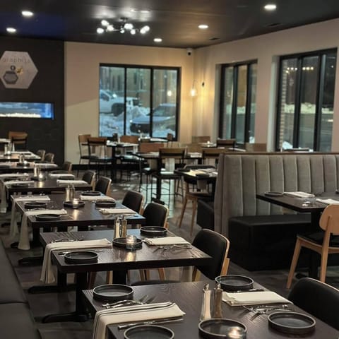 Breakfast, dinner and brunch served