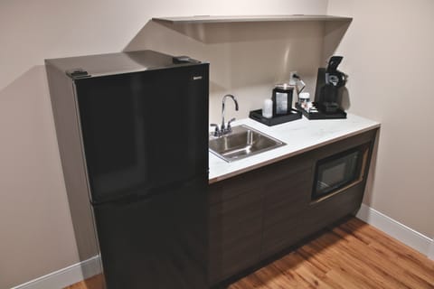 40-inch flat-screen TV with digital channels, Netflix, Hulu