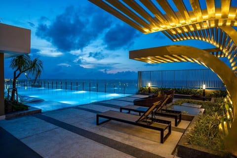 Rooftop pool
