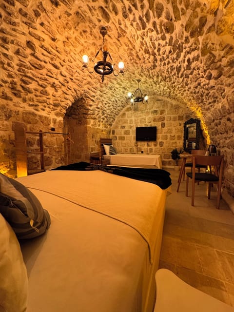 DARA (CAVE) ODA | In-room safe, blackout drapes, soundproofing, free WiFi