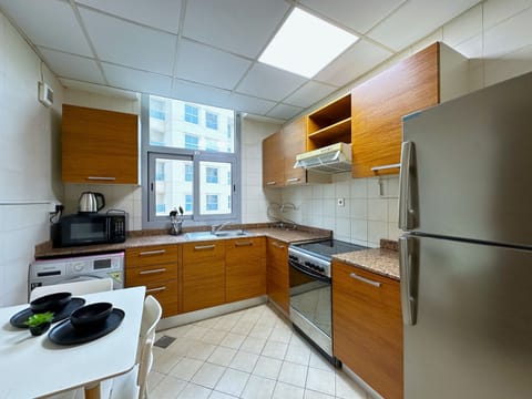 Classic Studio, Private Bathroom, City View | Private kitchen | Full-size fridge, microwave, oven, stovetop