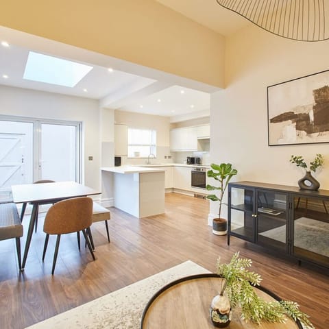 House | 3 bedrooms, iron/ironing board