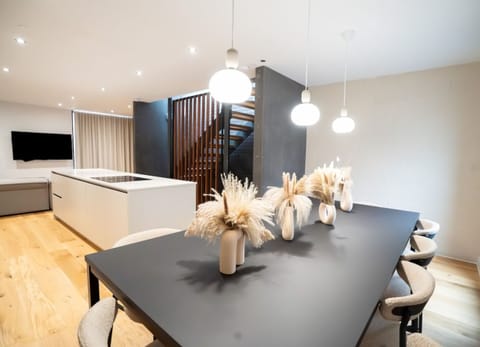 House | 4 bedrooms, iron/ironing board, Internet