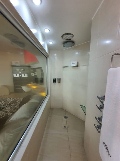 Deluxe Villa | Bathroom | Hair dryer, slippers, towels, soap