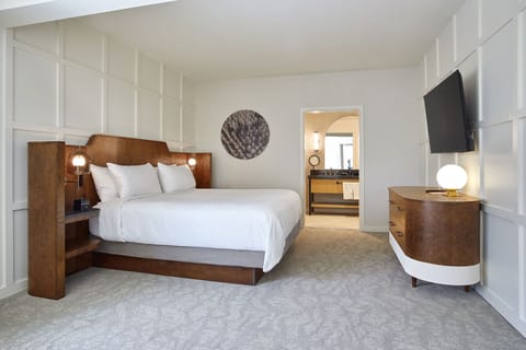 Premium bedding, desk, laptop workspace, free WiFi