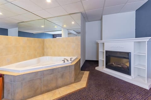 Deluxe Room, 1 King Bed, Non Smoking | Premium bedding, in-room safe, desk, soundproofing