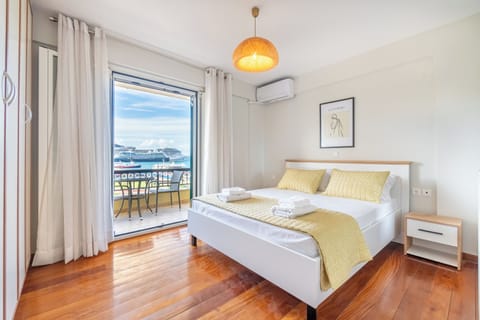Deluxe Apartment, Sea View | 1 bedroom, laptop workspace, soundproofing, free WiFi
