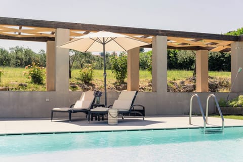 Outdoor pool, pool umbrellas, sun loungers