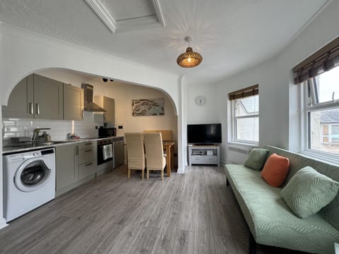 Apartment | Living area | Flat-screen TV