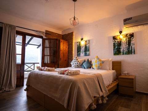 Deluxe Room, Mountain View | Premium bedding, soundproofing, free cribs/infant beds, free WiFi
