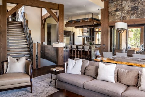 House, 6 Bedrooms | Living area | Streaming services