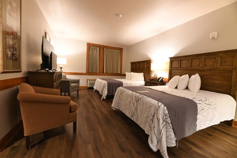 Upper-Level, 2 Queens Suite 208 | Desk, free WiFi, bed sheets