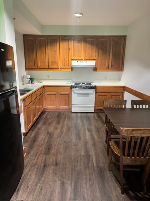 Upper-Level, 2 Queens Suite 208 | Desk, free WiFi, bed sheets