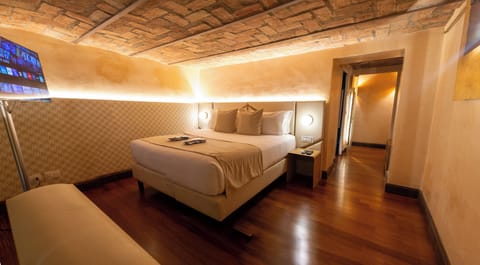 Luxury Suite | Frette Italian sheets, premium bedding, down comforters