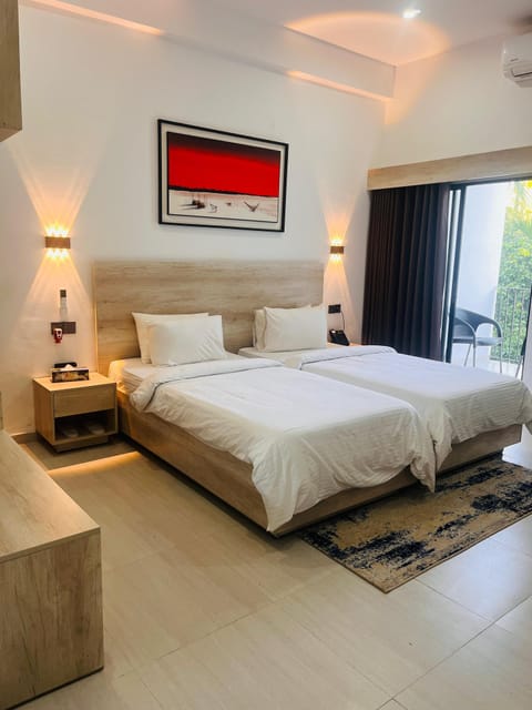 Superior Twin Room | Desk, laptop workspace, free WiFi