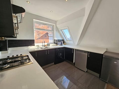 Apartment | Private kitchen | Fridge, microwave, oven, stovetop